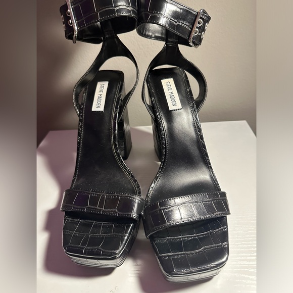 STEVE MADDEN PLATFORM HEELS - Picture 5 of 5